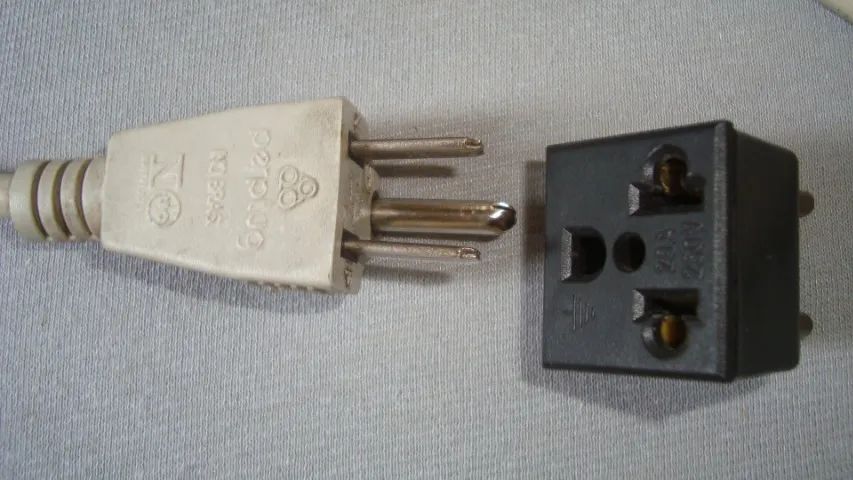 Filtro de Linha P/Tomada Americana CLONE- Usado. - Foto 4
