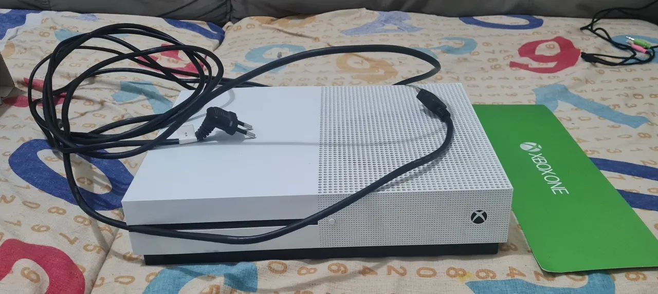 XBOX ONE S 1TB 4K BLU-RAY HDR - Foto 2