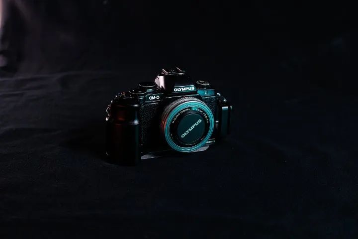 Olympus OM-D E-M10 Mark I + Lente 14-42mm Pancake | Kit Compacto Micro 4/3 - Foto 4