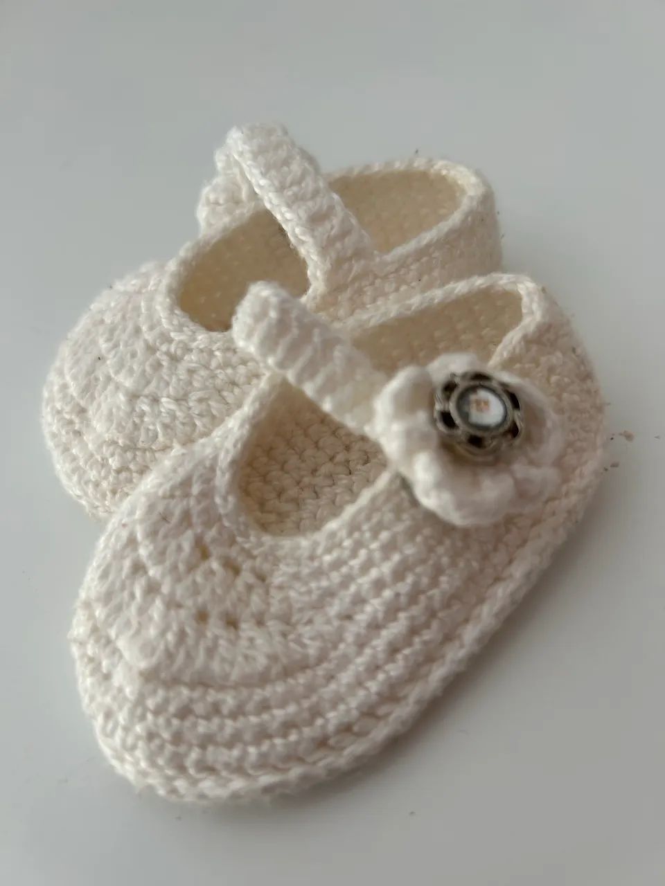 Sapato em crochê branco bebê 