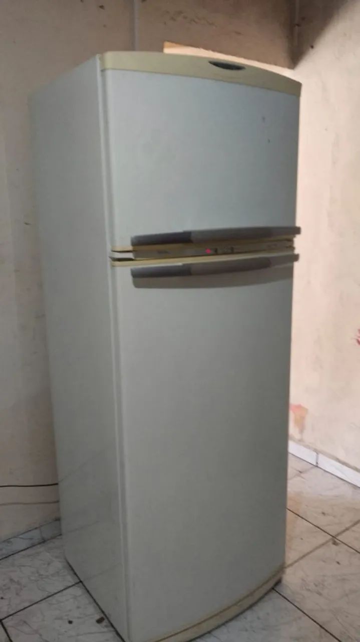 Vendo geladeira Electrolux  - Foto 3
