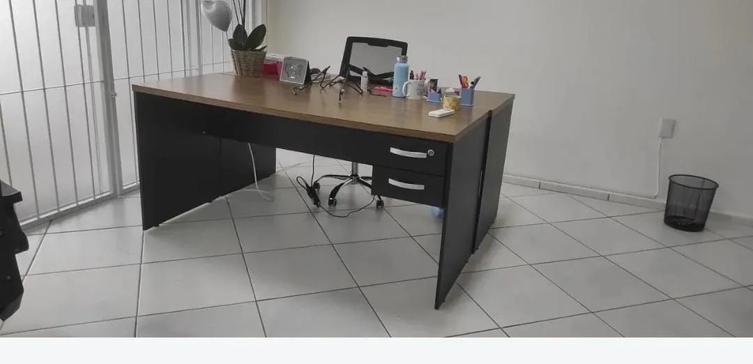 Vende-se mesa de escritório 