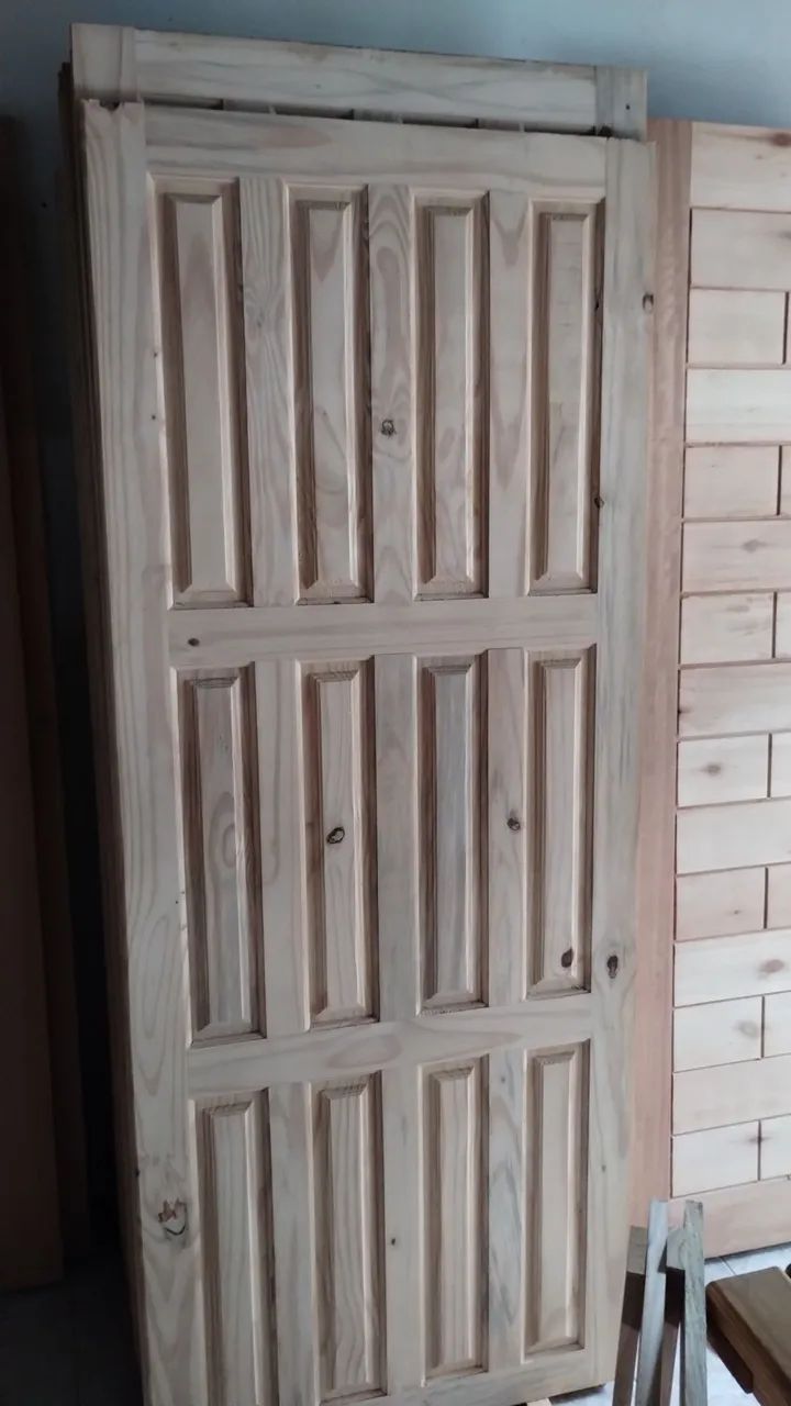 Porta de madeira nova