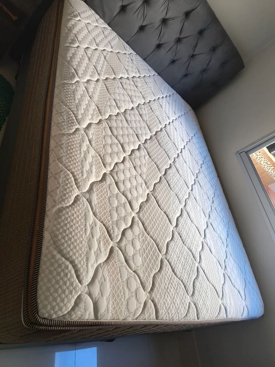 Vendo: cama box King completa. 