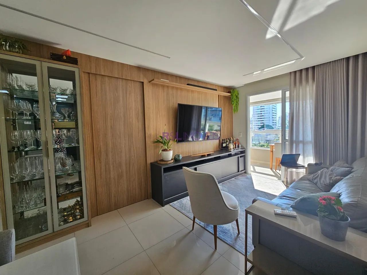 Apartamento 2 Dormitórios (1 Suíte) | 2 Vagas | Mobiliado - Foto 4
