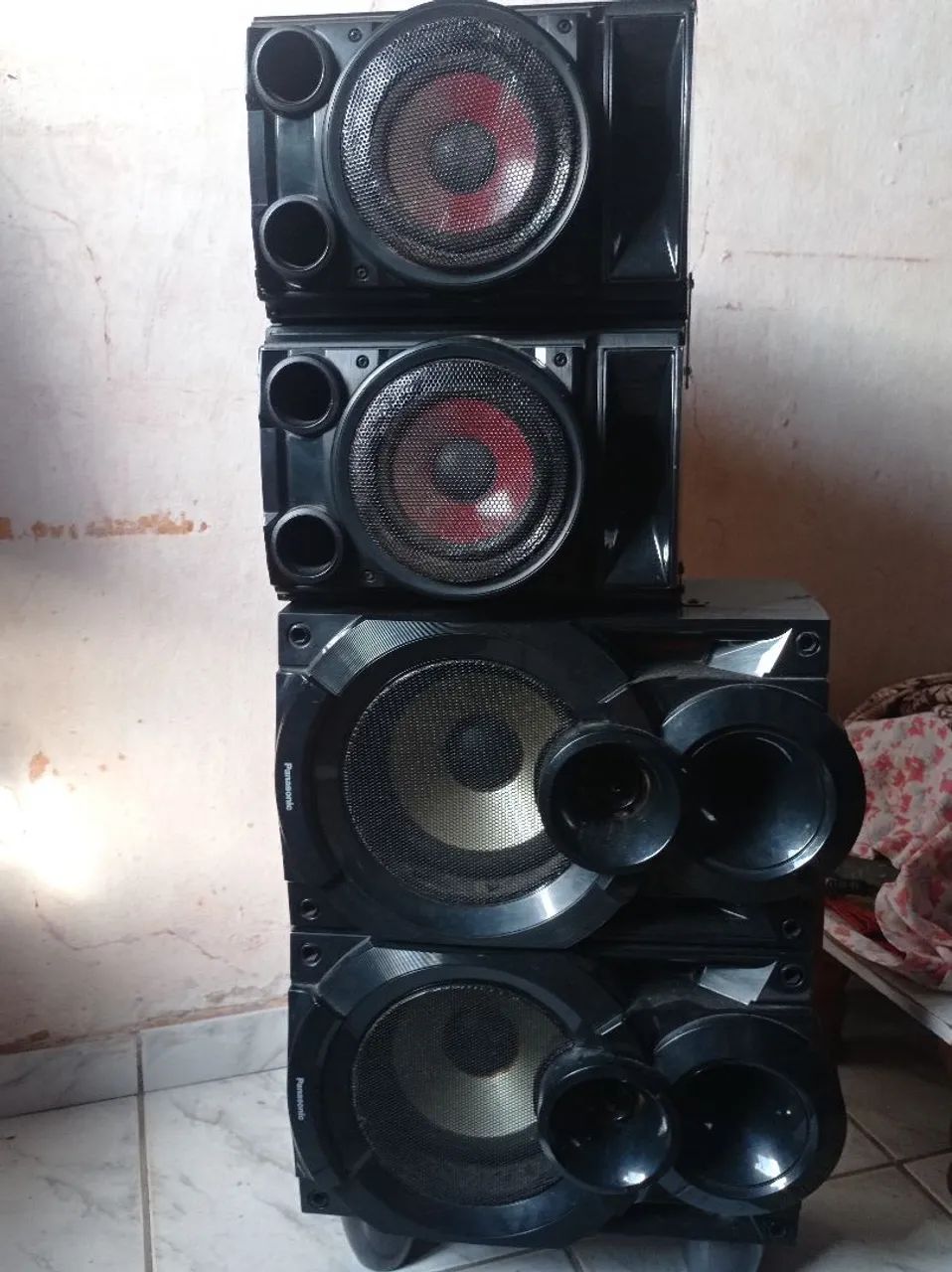 4 caixas de som