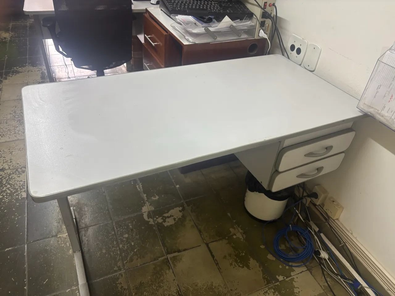Mesa para escritório com gaveteiro  - Foto 2