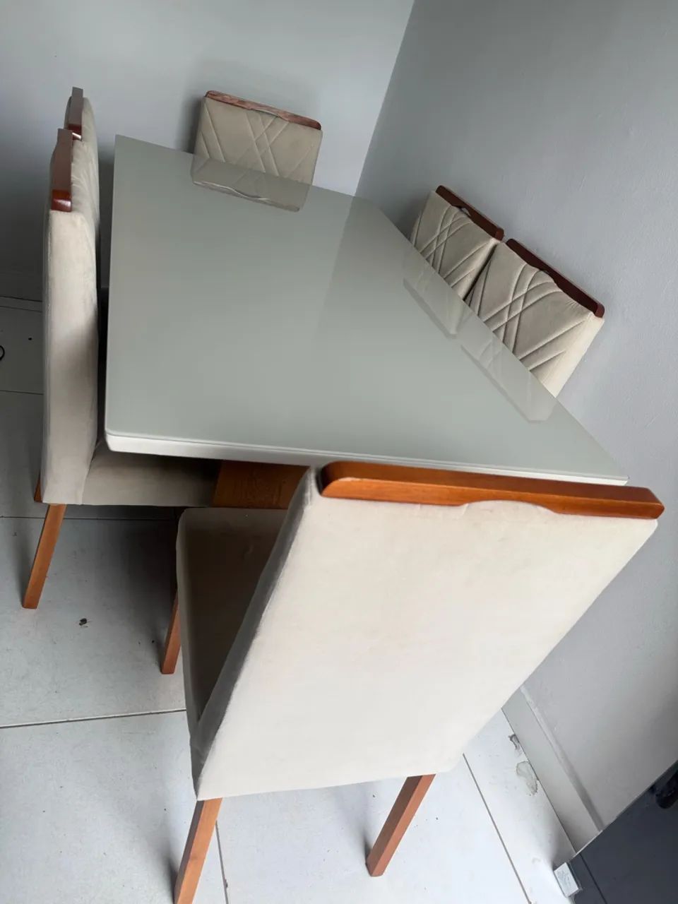Mesa com 6 cadeiras 