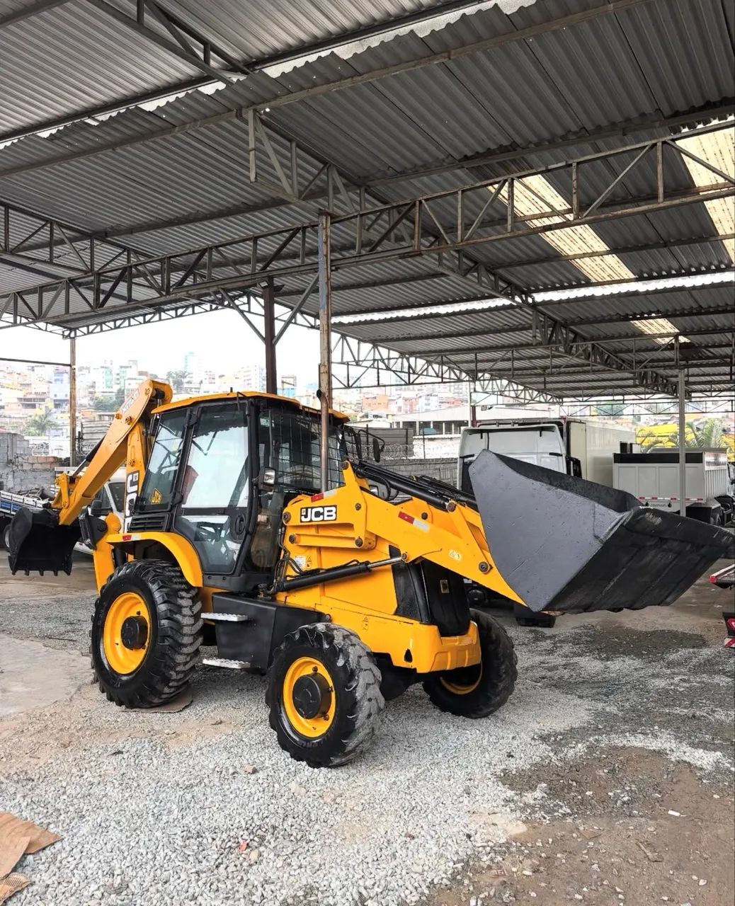 Retroescavadeira JCB 3CX 19/19 - Em até 120x
