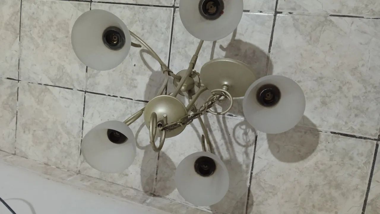 Lustre com 5 Cubas de vidros 