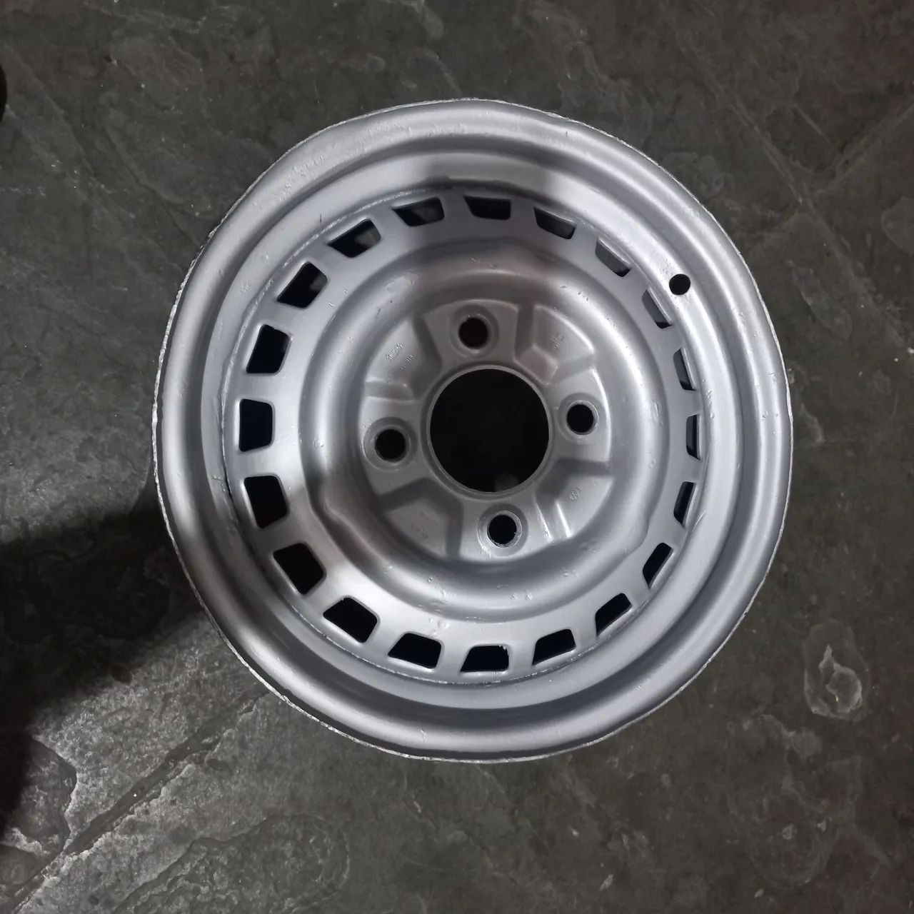 roda fusca vw aro 15 4 furos usada - Foto 5