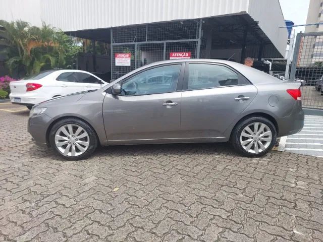 Cerato Extra Promoção. 1.6 16V Aut. 2010/11. Muito novo. Raridade. Sem detalhes.