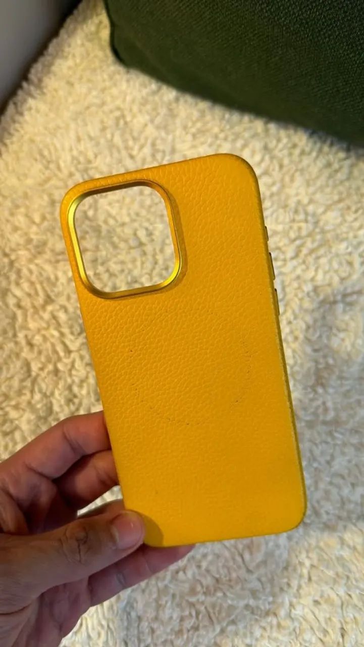 Capa de couro amarela iPhone 15 Pro Max