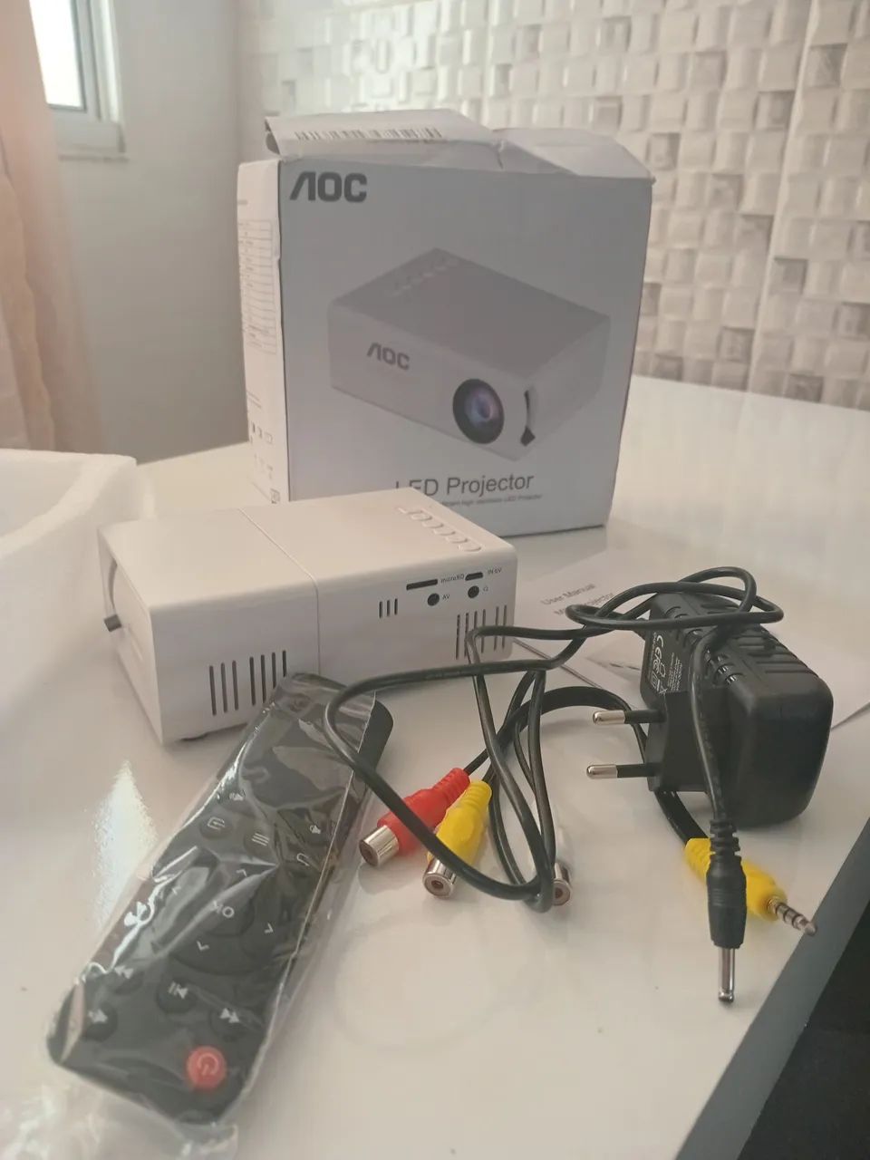 Mini projetor LED AOC Q1 - Foto 5