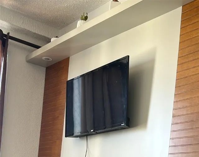 Troco 2 tvs(32 smart e 42led) + volta por um smart de 50 ou mais.