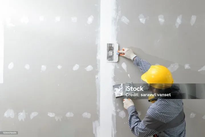 GESSEIRO E PINTOR