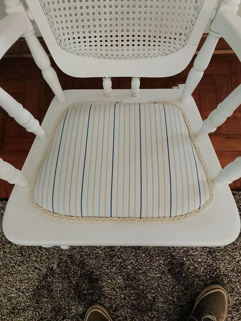 Cadeira de balanço p quarto de bebê  - Foto 4