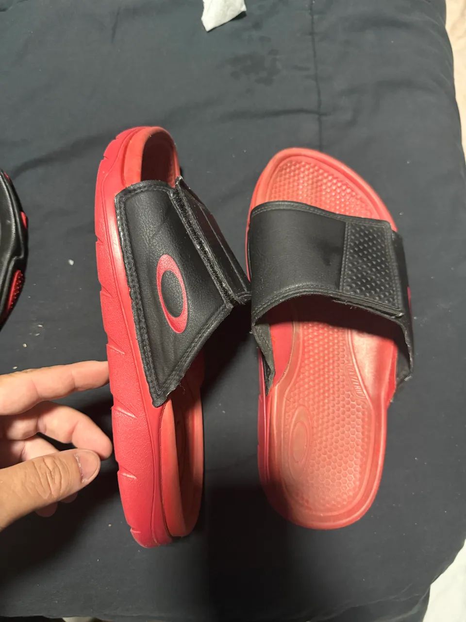 Chinelo Oakley vermelho 