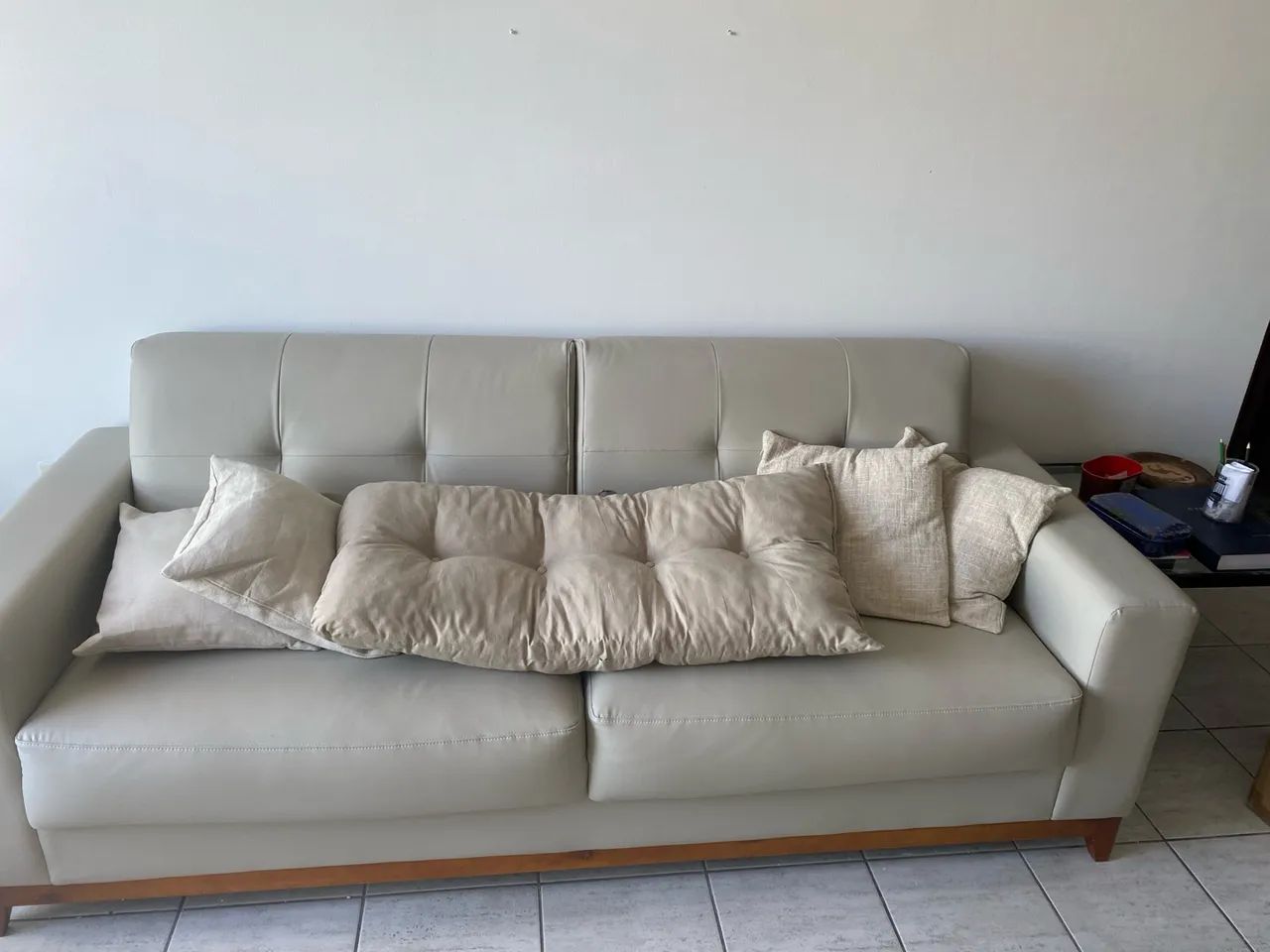 Sofá de 3 lugares de courino verdinho 