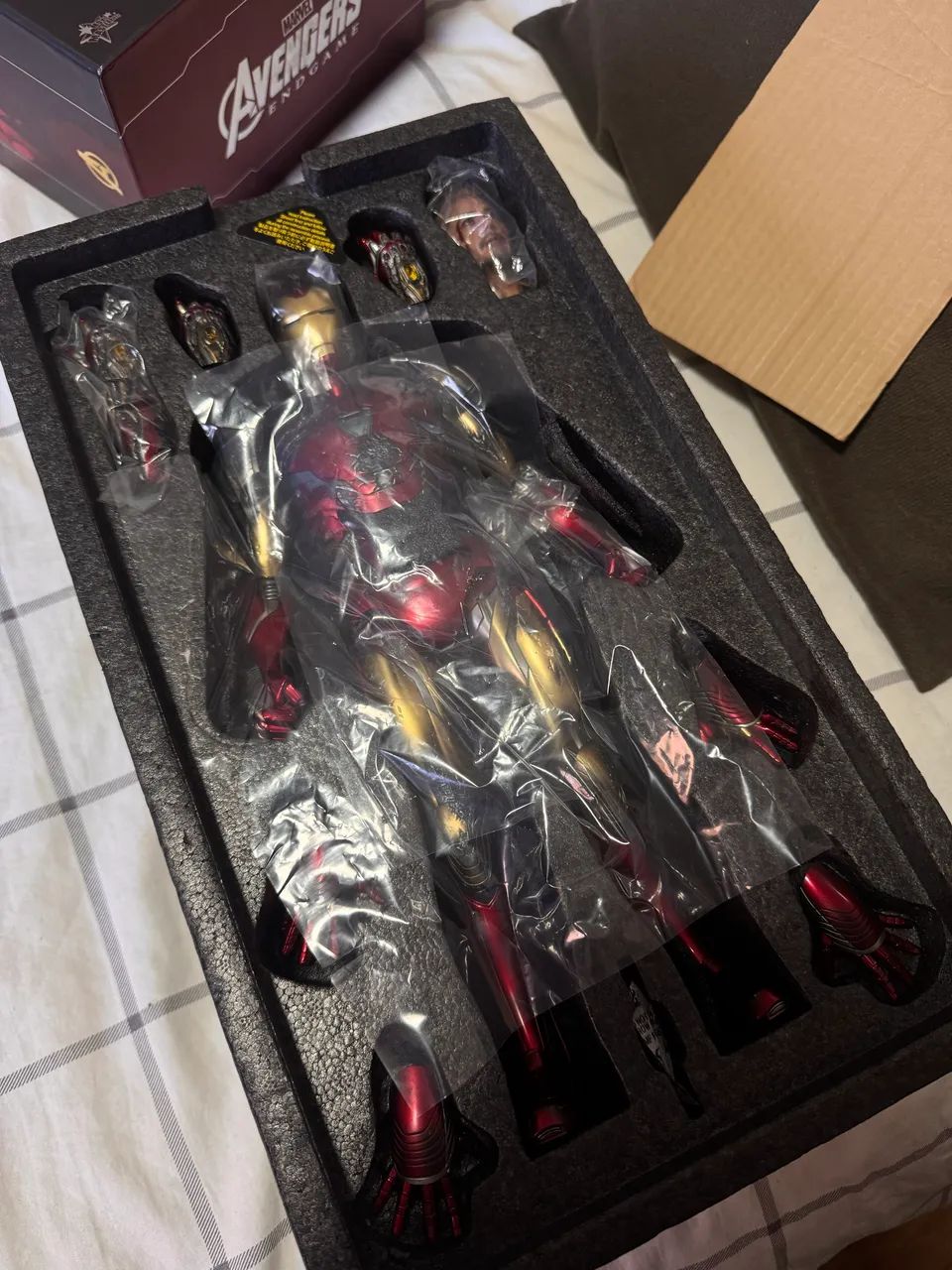 Ironman end game battle damaged Hot toys 