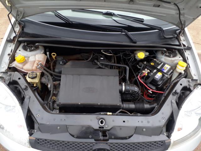 FORD FIESTA HATCH PERSONNALITE 1.0 8v 4P 2003 - Foto 7