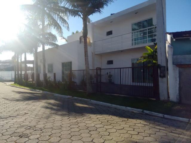 Lindo Sobrado a poucos metros do Mar - Foto 17