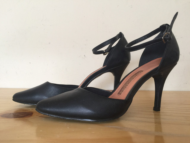 scarpin em couro legitimo