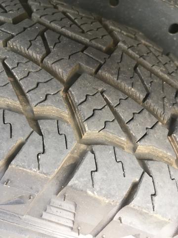 Vendo rodas da s10 3.400 com pneus - Foto 4