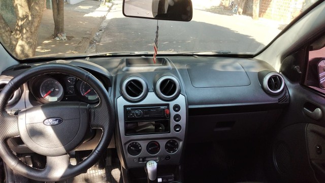 FIESTA SEDAN 1.6 FLEX COMPLETO PRETO