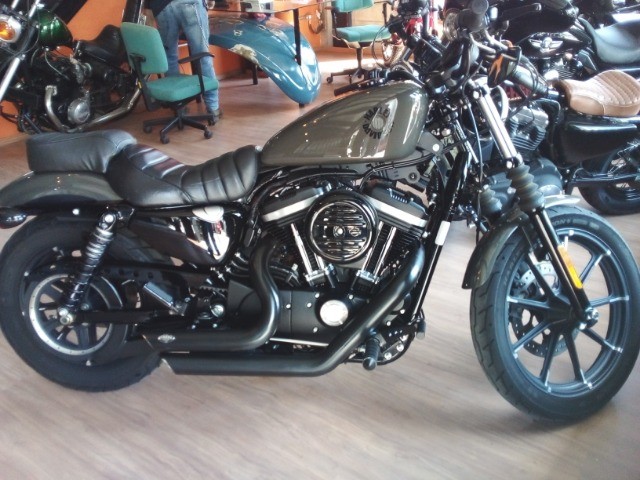 HARLEY DAVIDSON 883