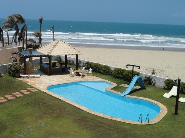 Mansão na beira da praia, 5 suítes com ar-condicionado, piscina, churrasqueira, muito vent - Foto 2