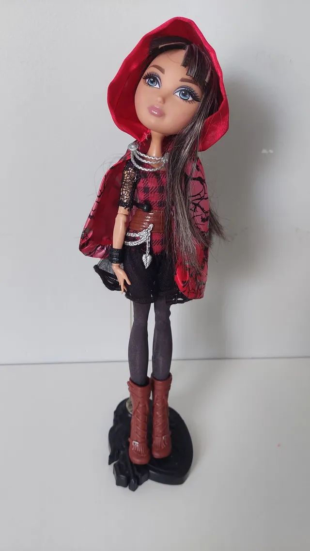 Boneca Ever After High Poppy o' Hair. LER A DESCRIÇÃO