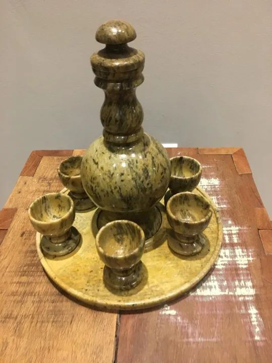 Conjunto lindo e sofisticado de licoreira em pedra sabão, com prato suporte + 6 tacinhas - Foto 2
