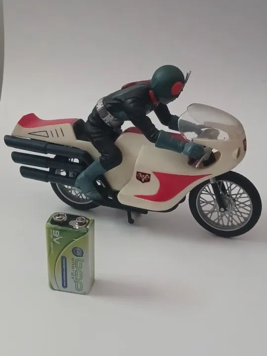 Figura Kamen Rider e moto Cyclone - Aprox.18 cm comprimento - Foto 2