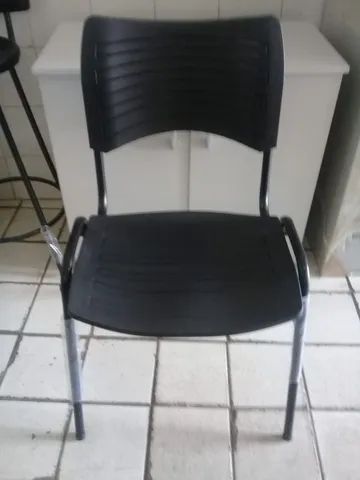 Cadeira Fixa em polipropileno 