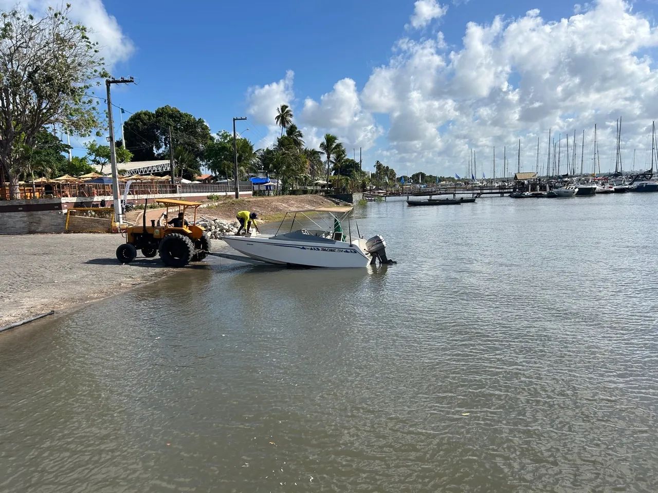 Lancha 19 pés - Aço Racing 230