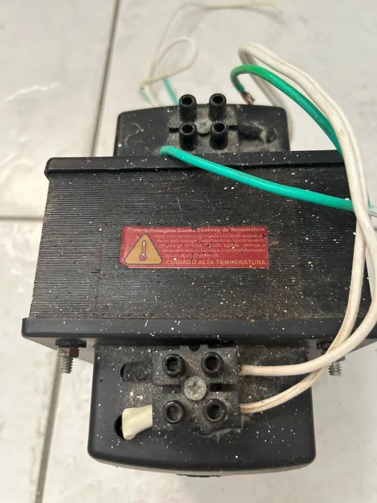 Auto transformador 6000VA Bivolt Emplac 110v - 220v