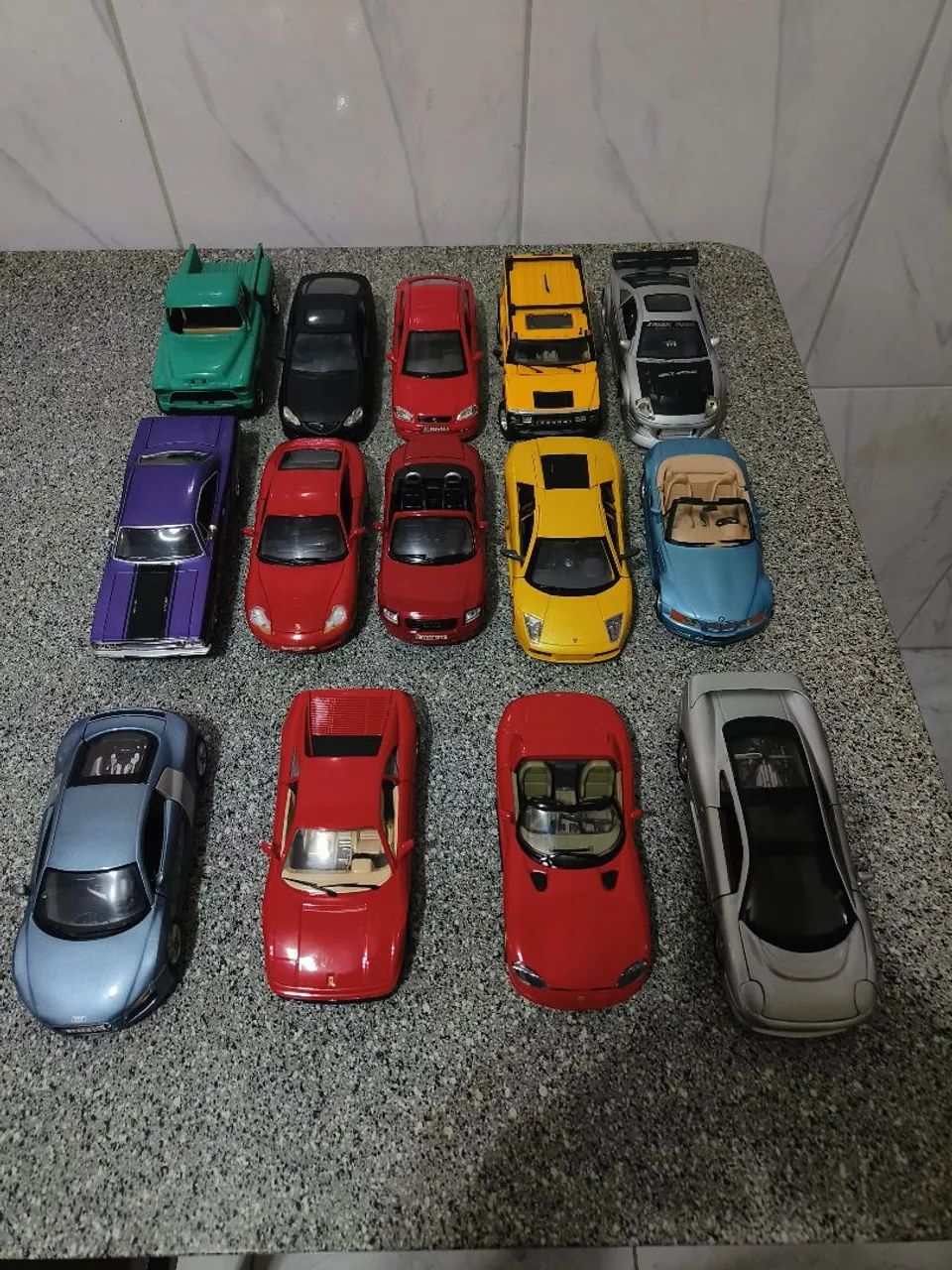 Coleção de miniaturas 1/24 Diecast e Plastimodelismo 