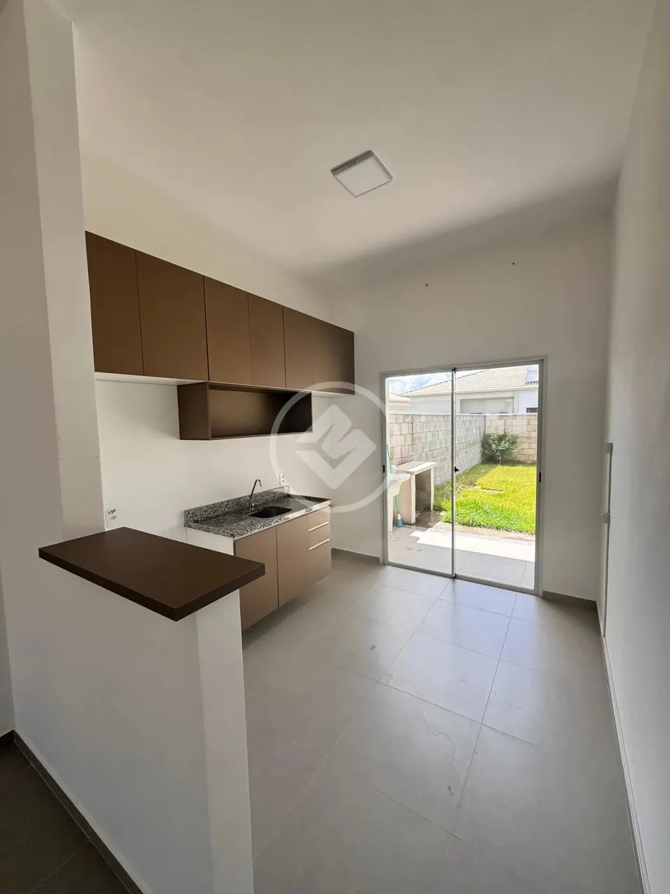 Aluga Casa Origem do sol com 3 quartos sendo 1 suite Armario planejados cozinha e banei co