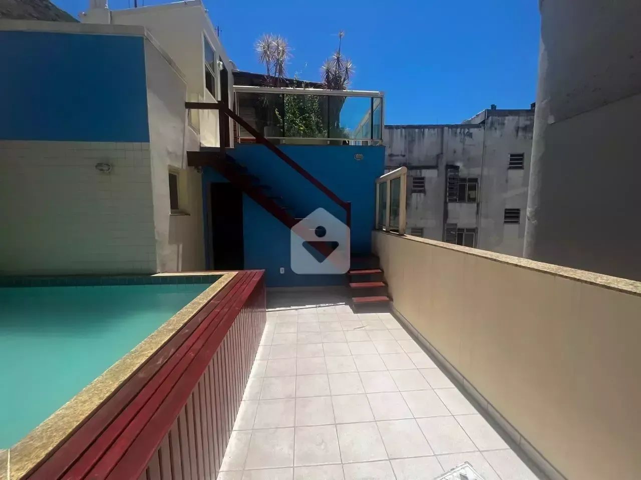 Cobertura - Rua tranquila - Com Terraço e Piscina - Foto 4
