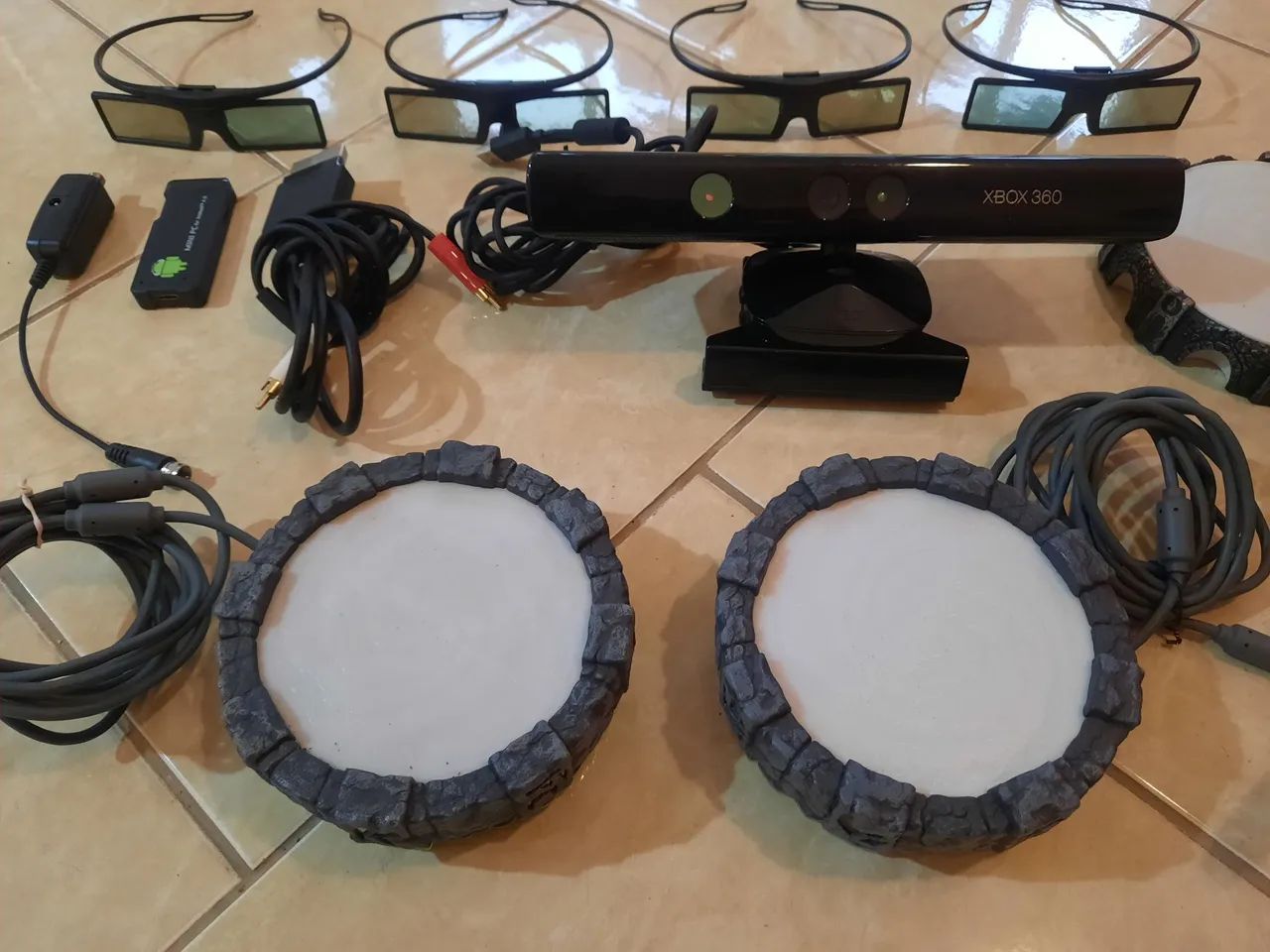 Kinect Kit Xbox 360 with accessories **read the description**64318472963969123