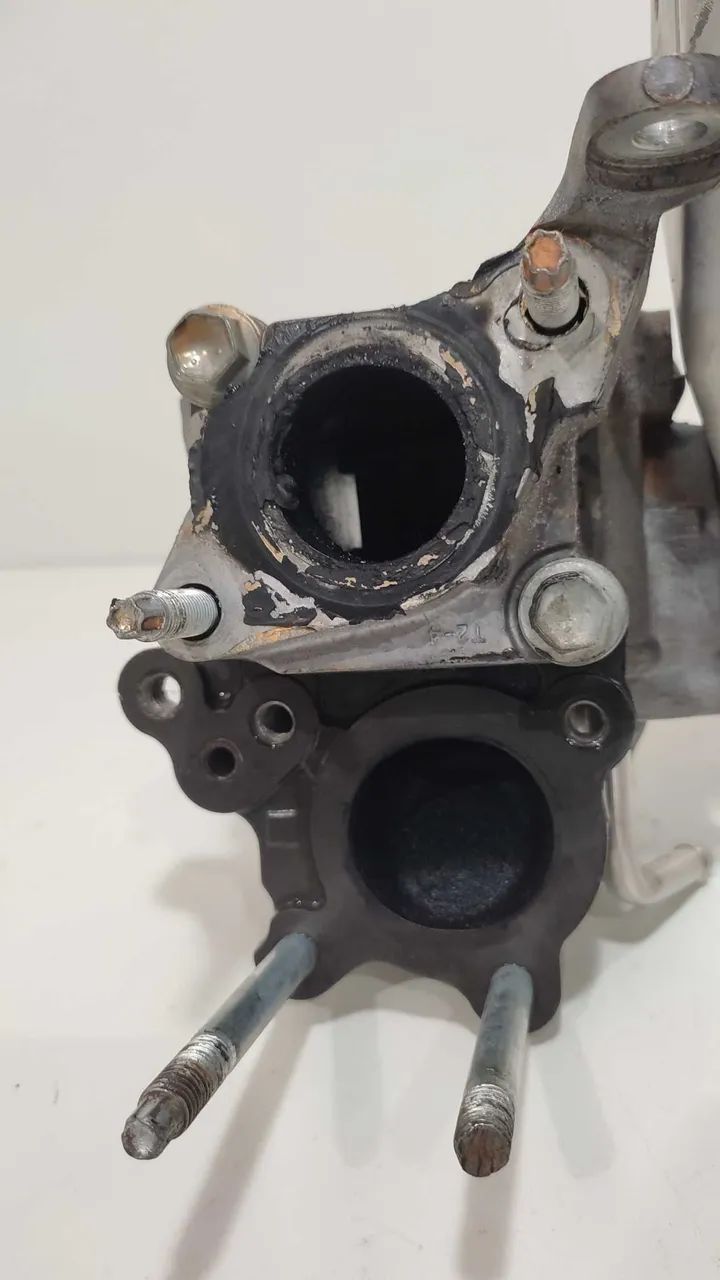 Suporte Resfriador Egr Toyota Hilux 2.8 177cv 2016 A 2020 - Foto 5