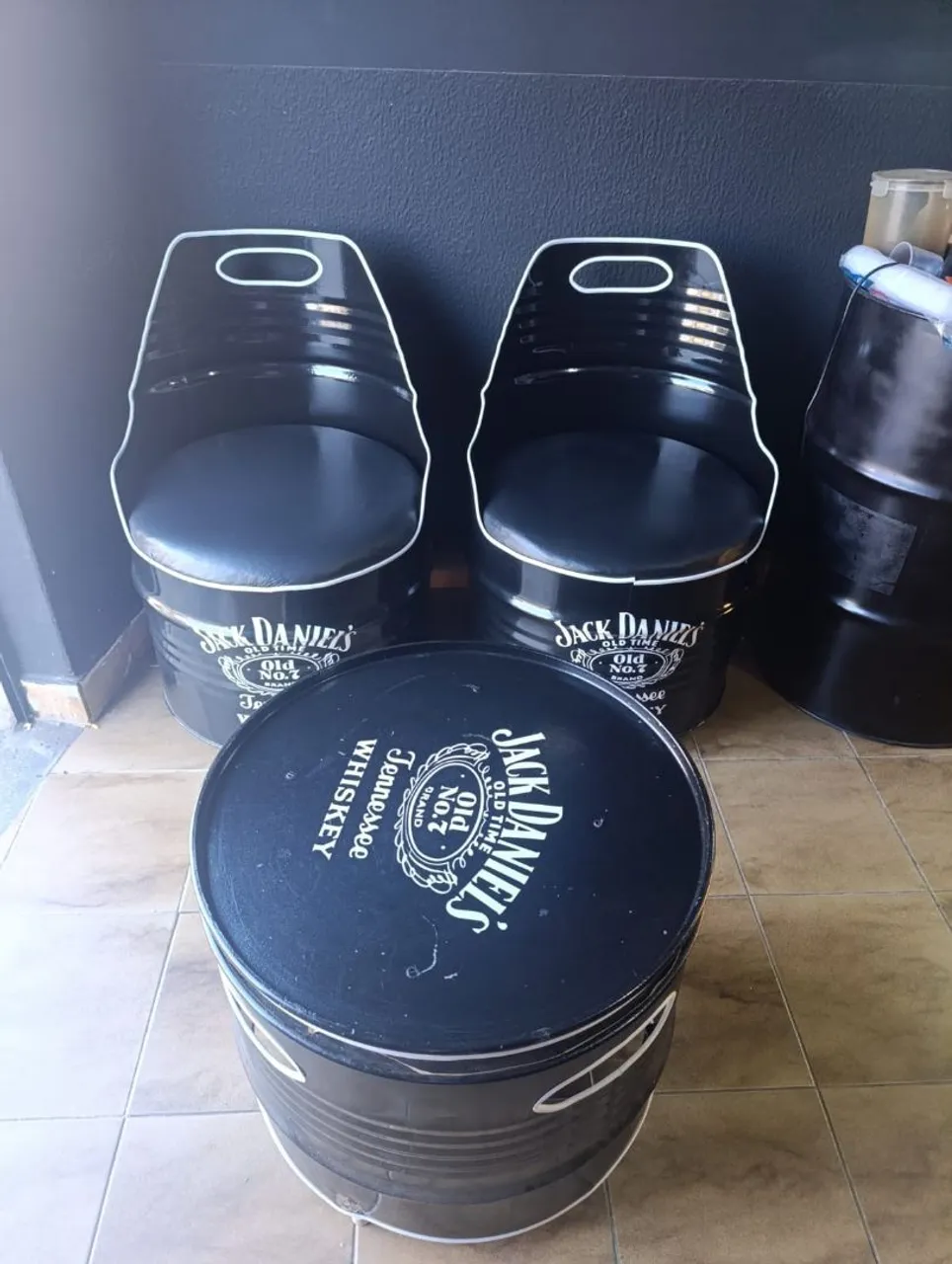 Conjunto de Cadeiras e Mesa Jack Daniels - Design Único