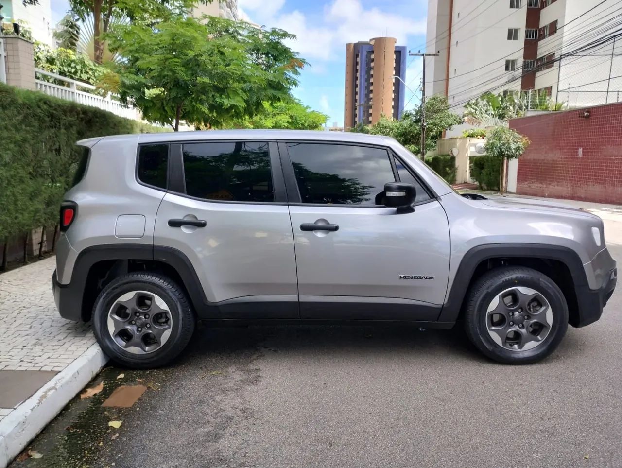 Jeep Renegade 2020 Sport 1.8 carro com apenas 40.000 km rodados - Foto 4
