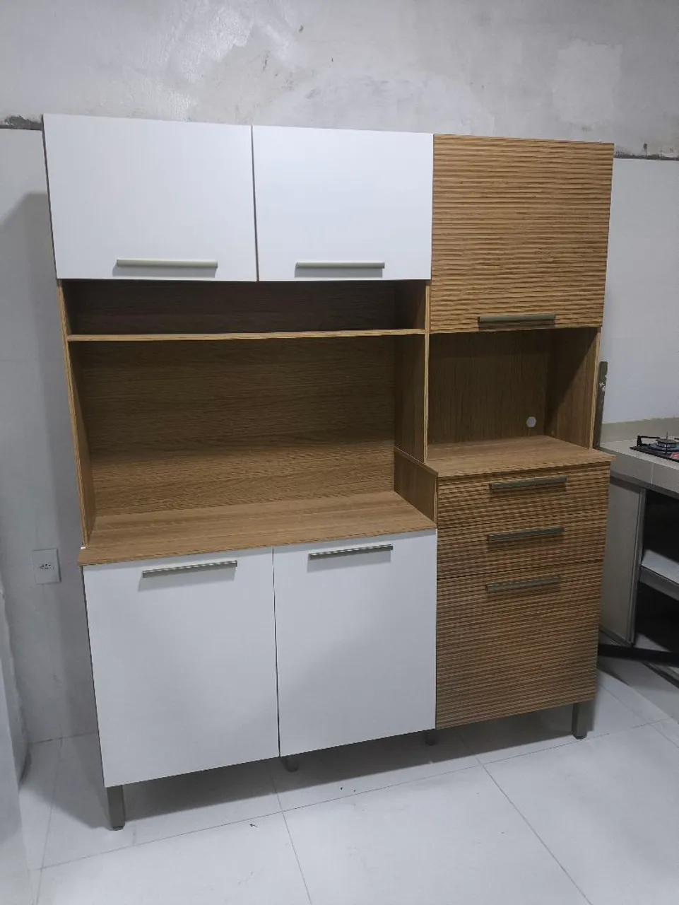 Armário de cozinha moderno e funcional