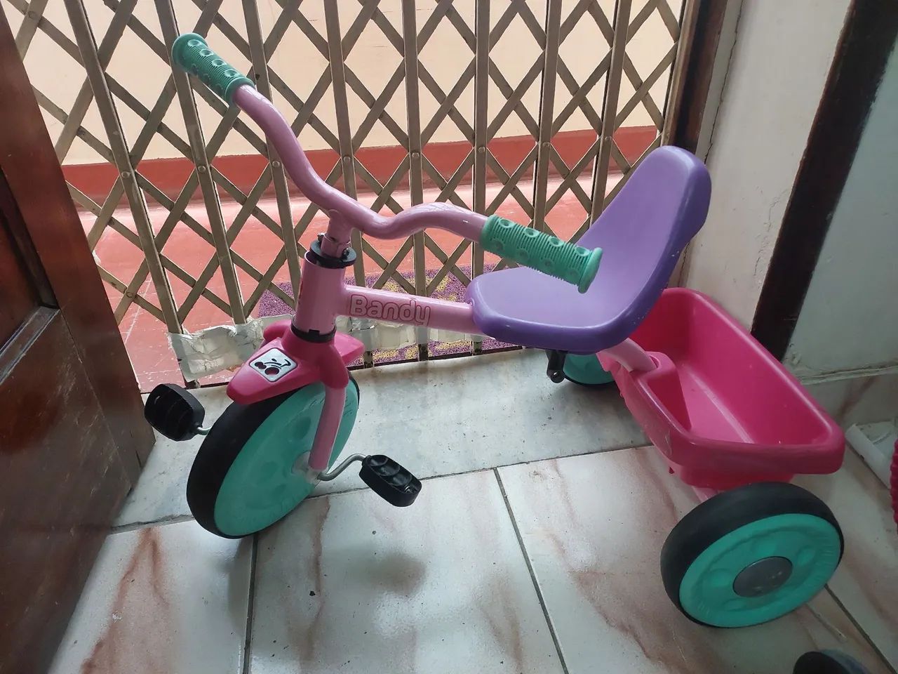 Triciclo Bandeirantes Rosa  - Foto 2