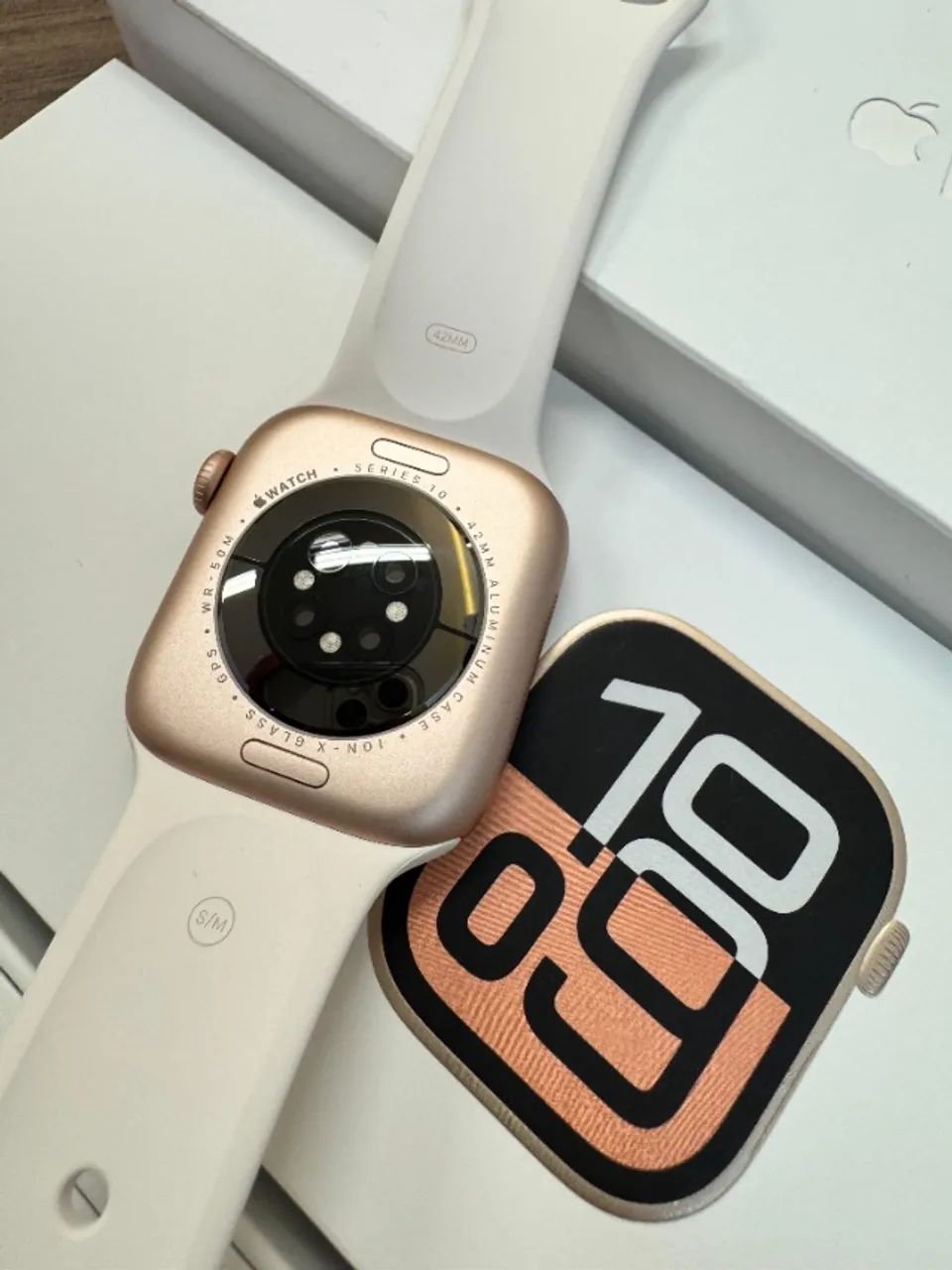 Apple Watch S10 42mm Ouro Rose - 1 dia de ativo - Garantia até 10/05/2026 - Loja Física
