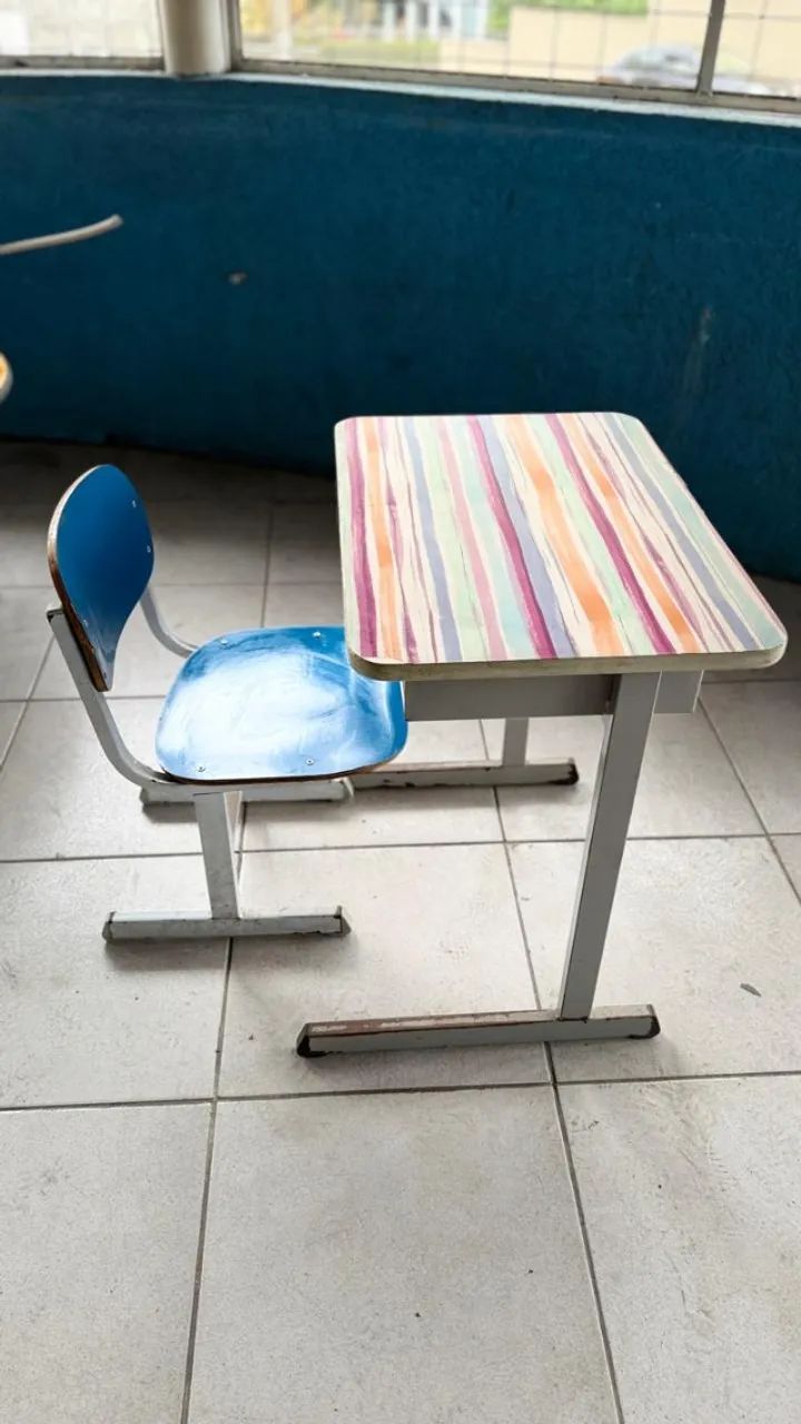 Mesa e cadeira escolinha infantil - usada