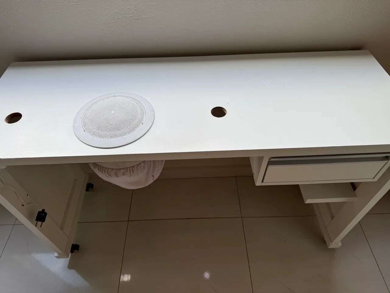 Dust-collecting table64551927288065120