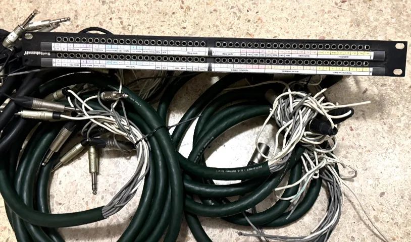 Patchbay Switchcraft Switchcraft TTP96ASFNX 96 pontos TT com solda Lug E/S com multicabos  - Foto 4